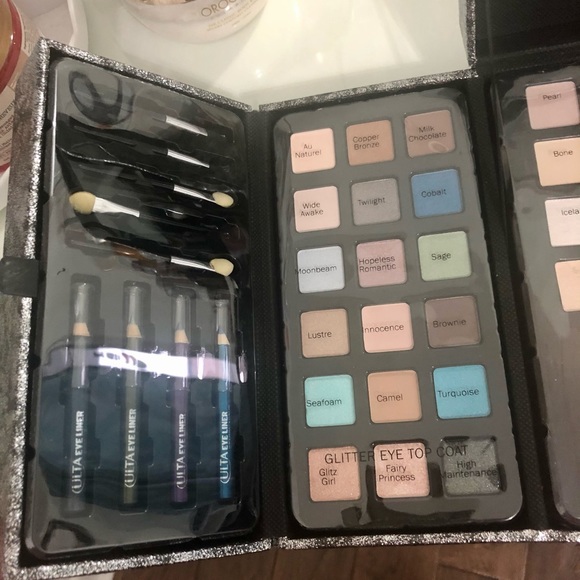 Ulta Makeup Kit - Picture 5 of 8